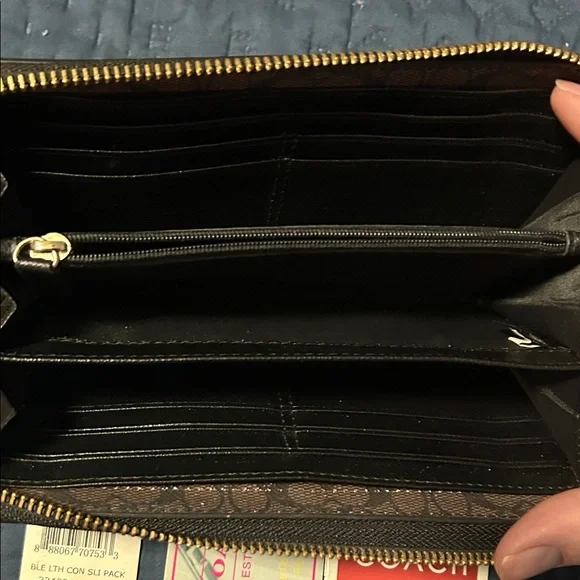 Coach Black Leather Zip Wallet - Picture 3 of 4
